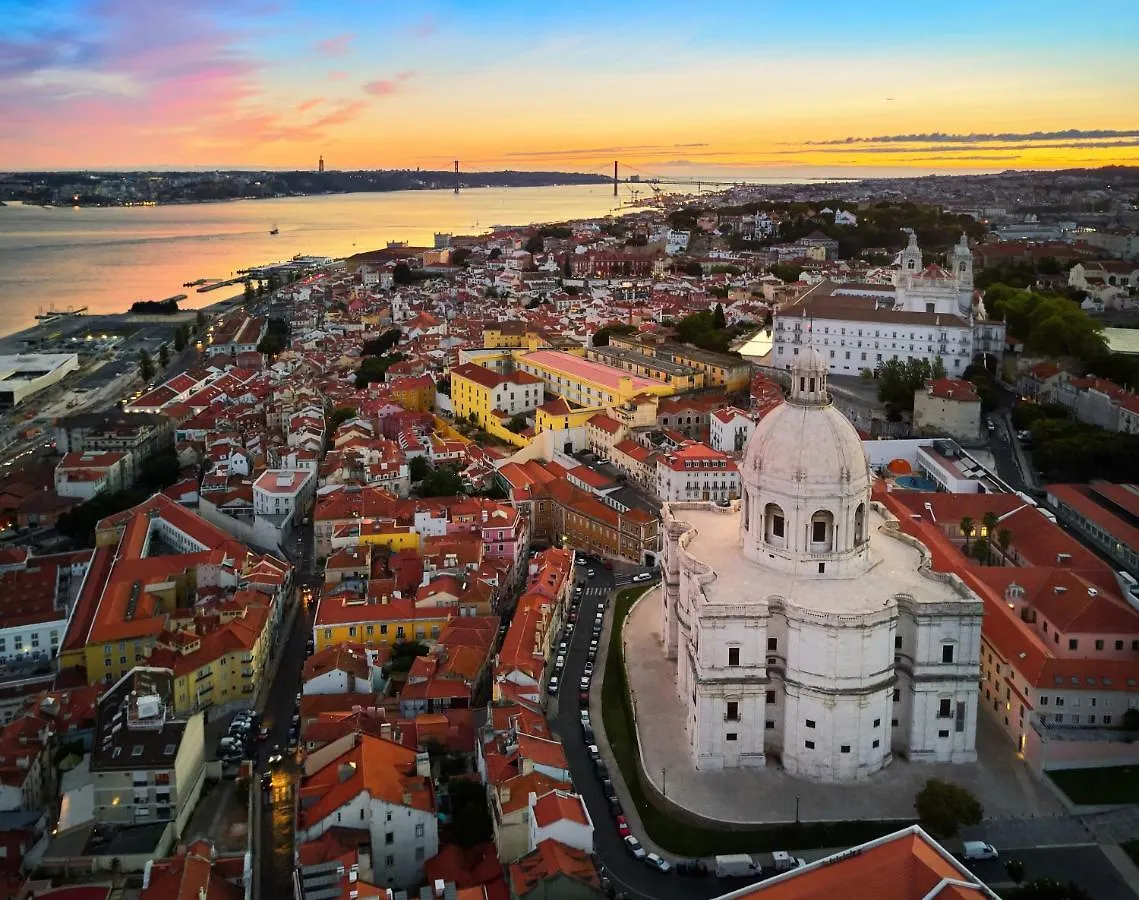 Apartment Romantichome At Alfama'S Heart Lisbon