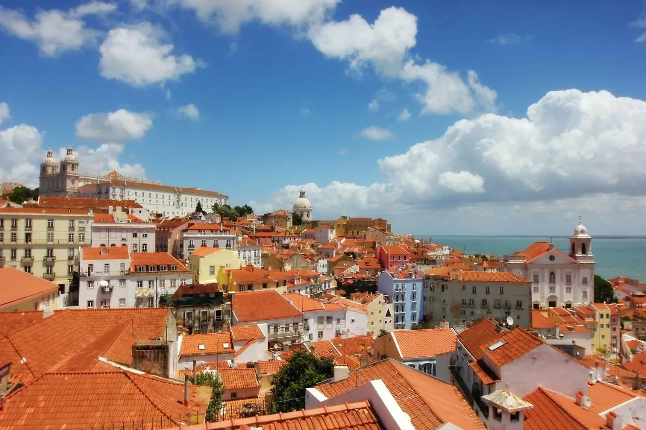 Apartment Romantichome At Alfama'S Heart Lisbon
